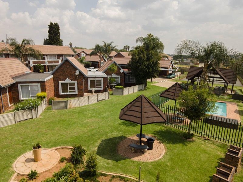 Townhouse For Sale in Glen Marais, Kempton Park - Photo 4