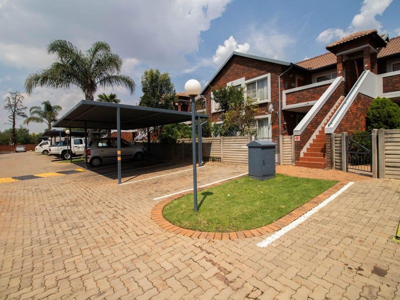 Townhouse For Sale in Glen Marais, Kempton Park - Photo 5