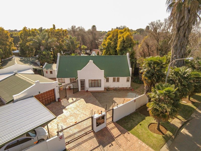 House For Sale in Glen Marais, Kempton Park - Photo 1