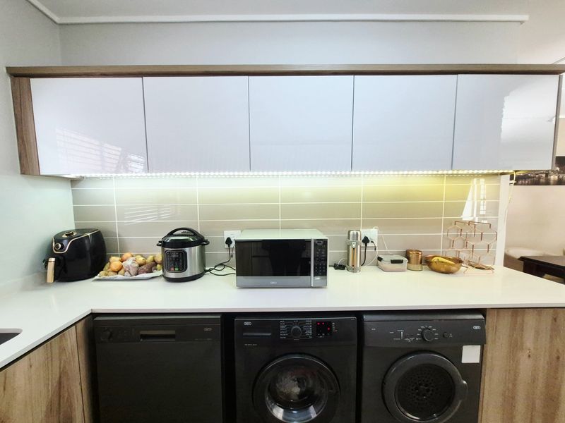 Stylish 3 bedroom 2 Bathroom Garden Unit for Sale - Photo 9