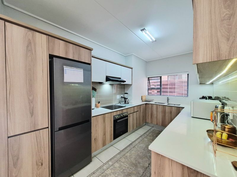 Stylish 3 bedroom 2 Bathroom Garden Unit for Sale - Photo 8