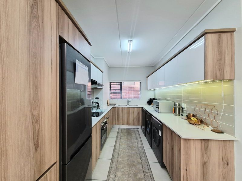 Stylish 3 bedroom 2 Bathroom Garden Unit for Sale - Photo 7
