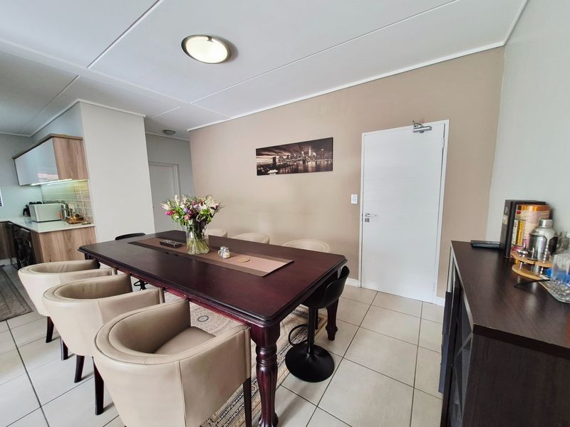 Stylish 3 bedroom 2 Bathroom Garden Unit for Sale - Photo 6
