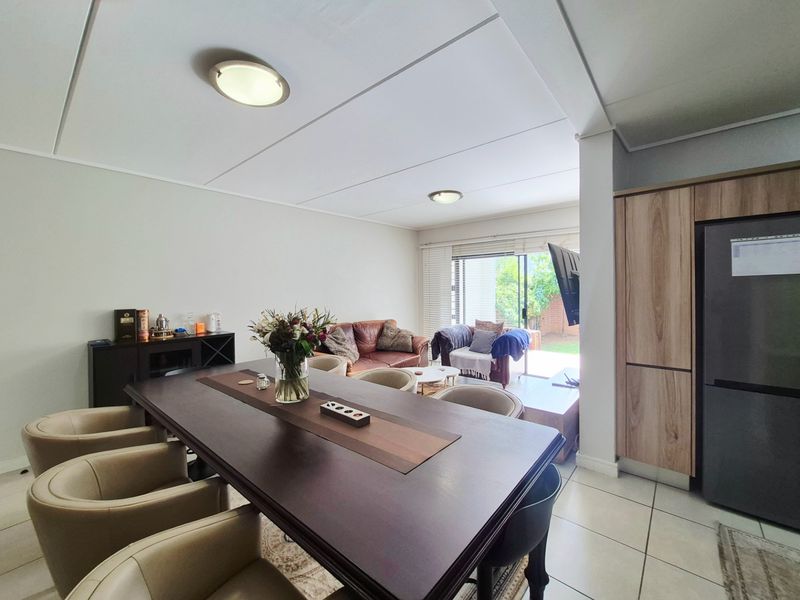 Stylish 3 bedroom 2 Bathroom Garden Unit for Sale - Photo 3