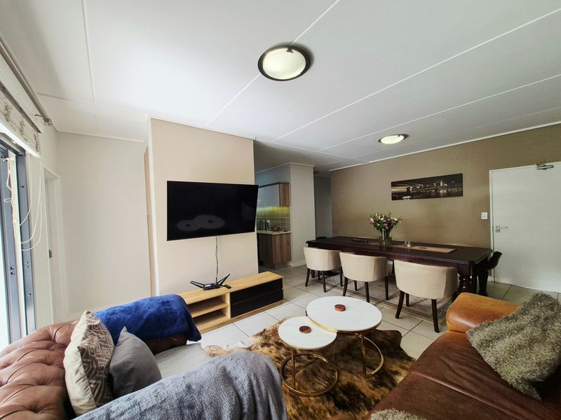 Stylish 3 bedroom 2 Bathroom Garden Unit for Sale - Photo 5