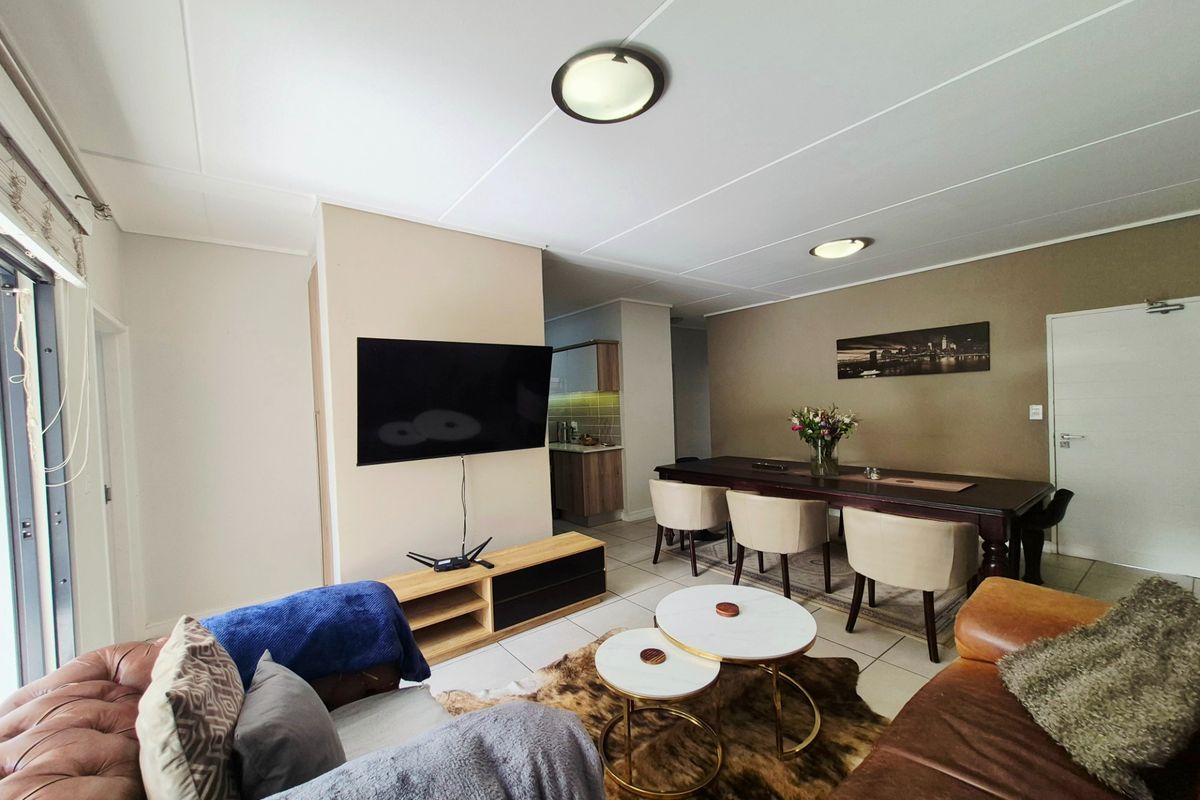 Stylish 3 bedroom 2 Bathroom Garden Unit for Sale - Photo 5