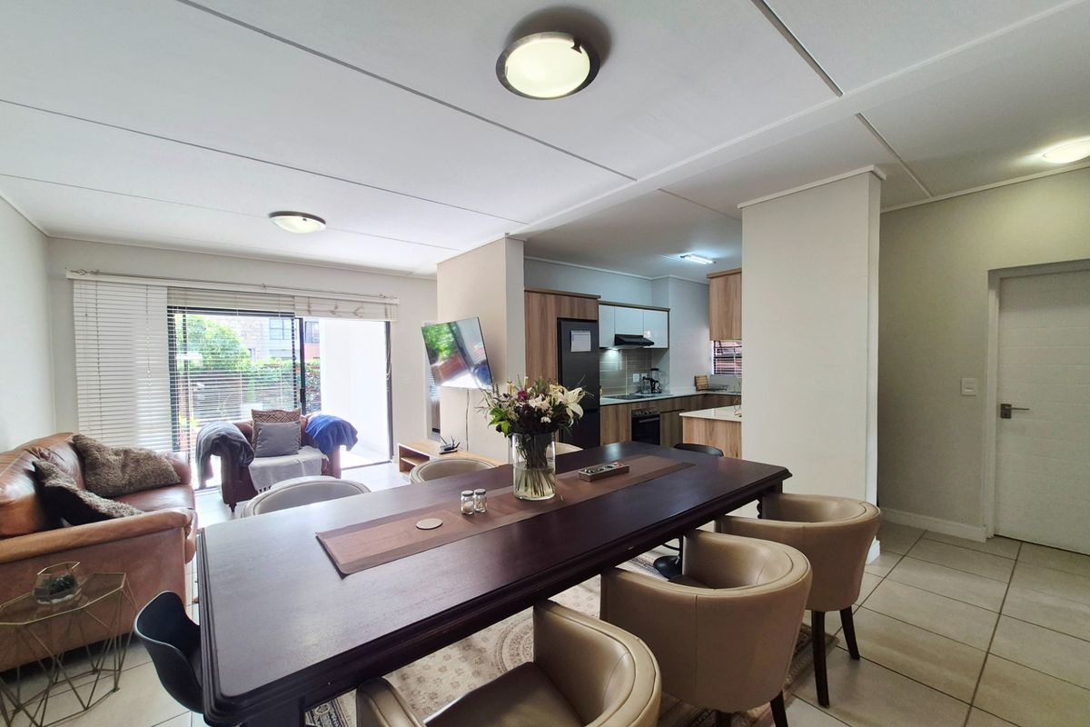 Stylish 3 bedroom 2 Bathroom Garden Unit for Sale - Photo 2