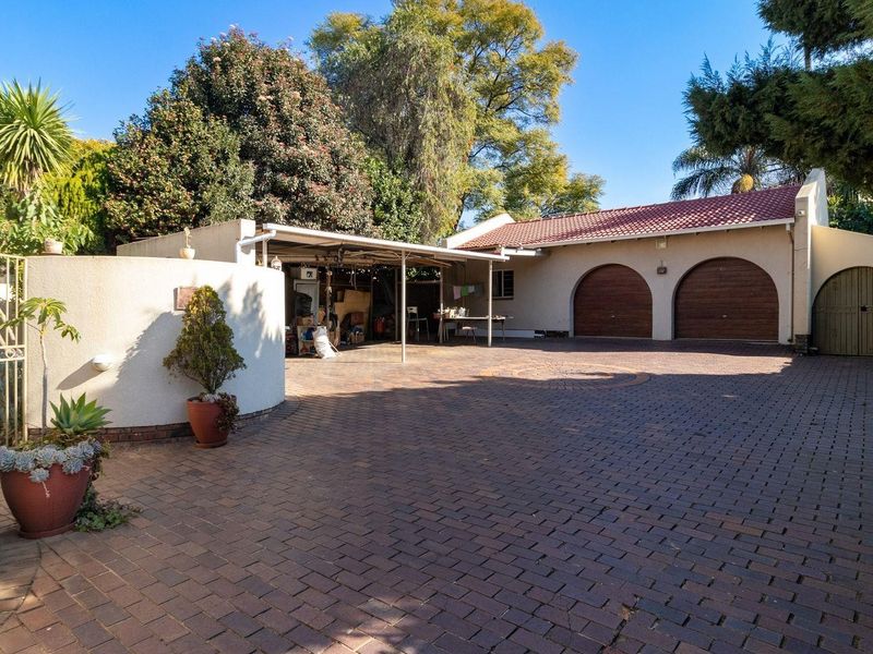 House For Sale in Van Riebeeck Park, Kempton Park - Photo 2