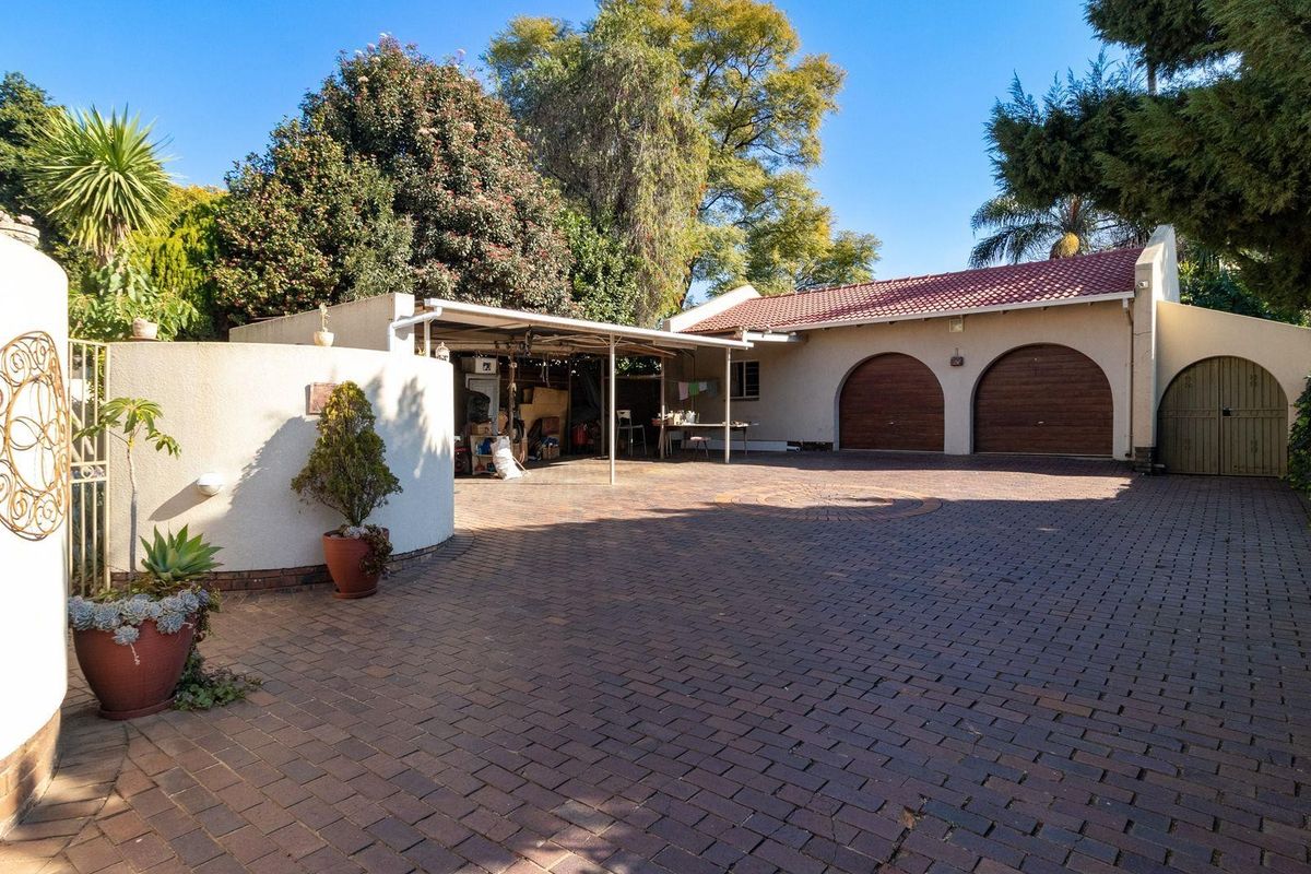 House For Sale in Van Riebeeck Park, Kempton Park - Photo 2