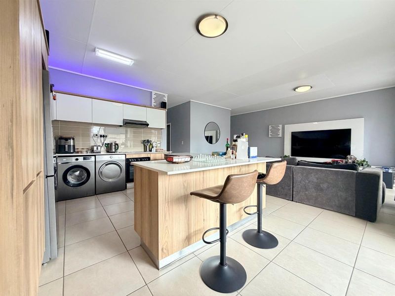 Apartment To Rent in Linbro Park, Sandton - Photo 2
