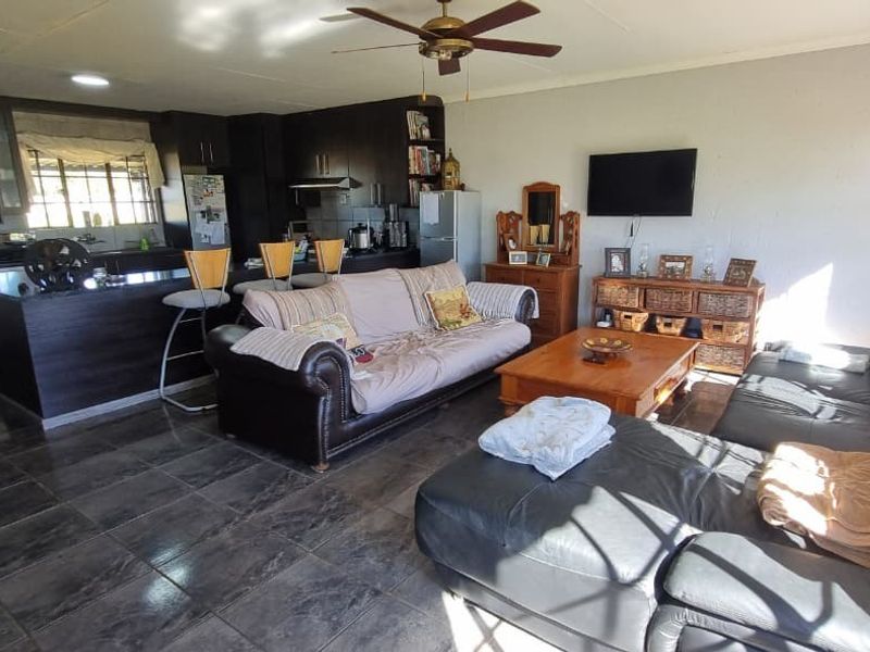 Spacious Smallholding with Modern Family Home in Fairleads - Photo 5