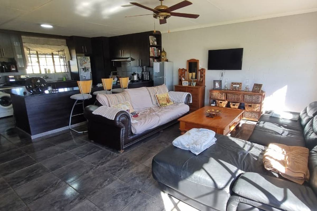 Spacious Smallholding with Modern Family Home in Fairleads - Photo 5