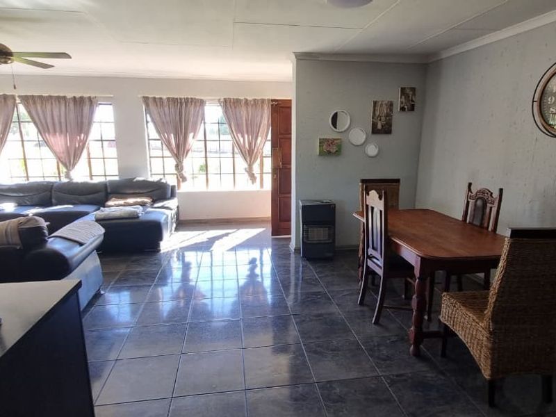 Spacious Smallholding with Modern Family Home in Fairleads - Photo 3