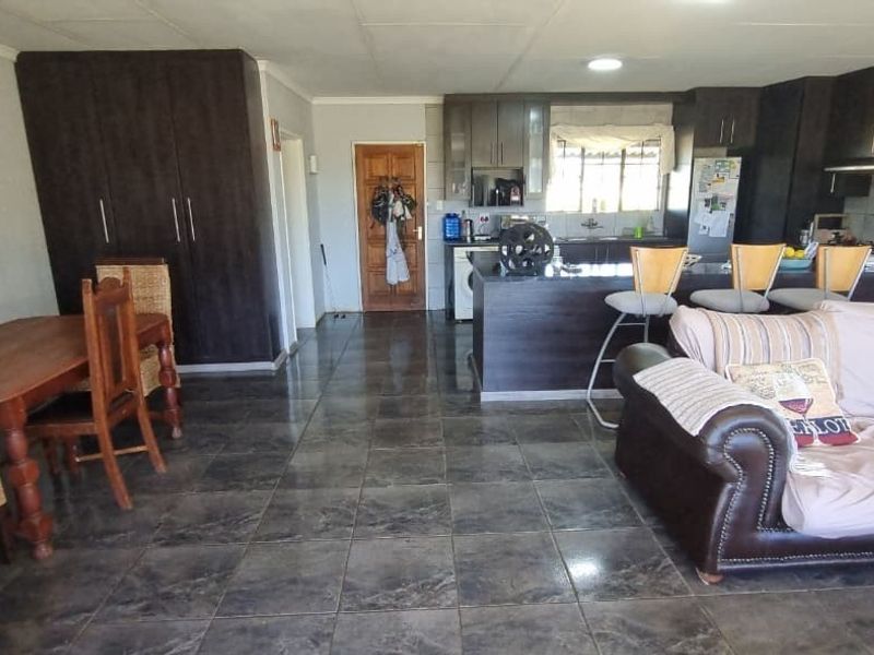 Spacious Smallholding with Modern Family Home in Fairleads - Photo 4