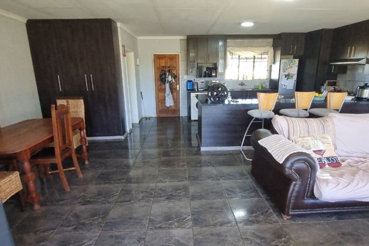 Spacious Smallholding with Modern Family Home in Fairleads - Photo 4