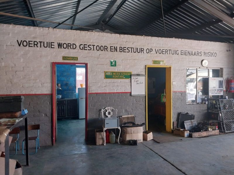 395 sqm business premises on a 1787 sqm erf  in Porterville - Photo 9