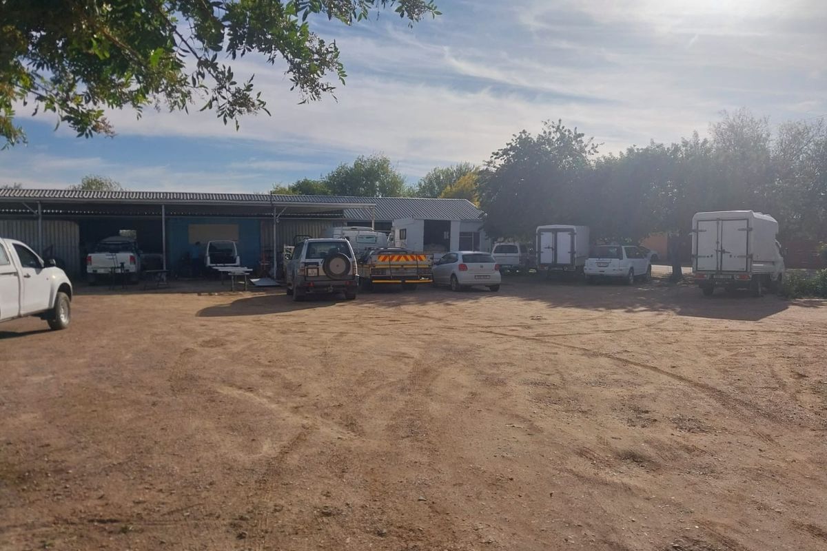 395 sqm business premises on a 1787 sqm erf  in Porterville - Photo 5