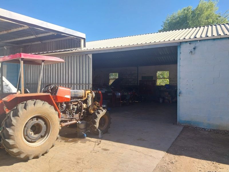 395 sqm business premises on a 1787 sqm erf  in Porterville - Photo 4