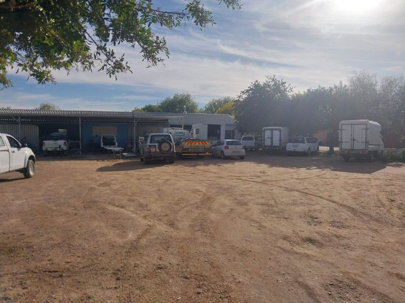 395 sqm business premises on a 1787 sqm erf  in Porterville - Photo 2