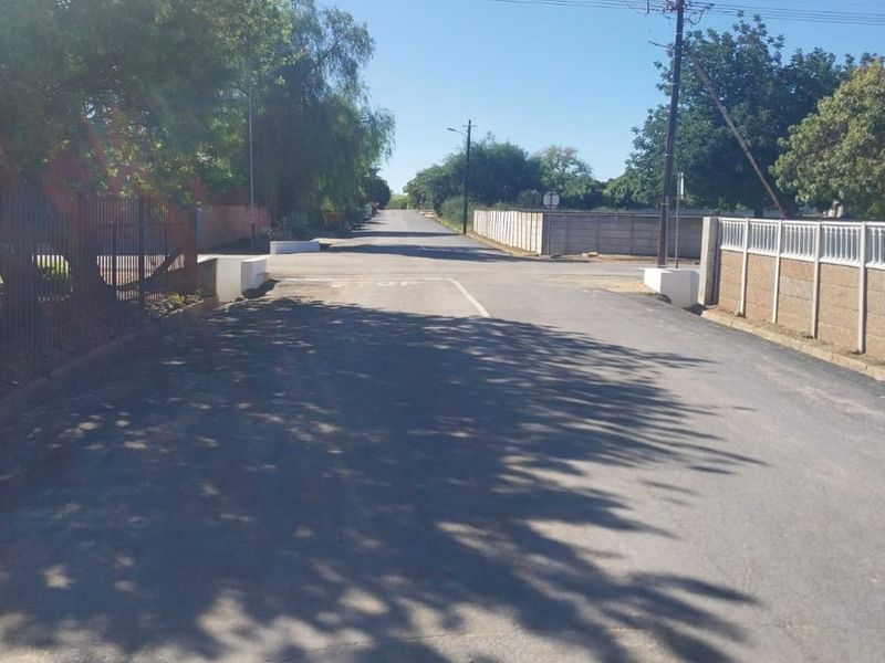 395 sqm business premises on a 1787 sqm erf  in Porterville - Photo 3