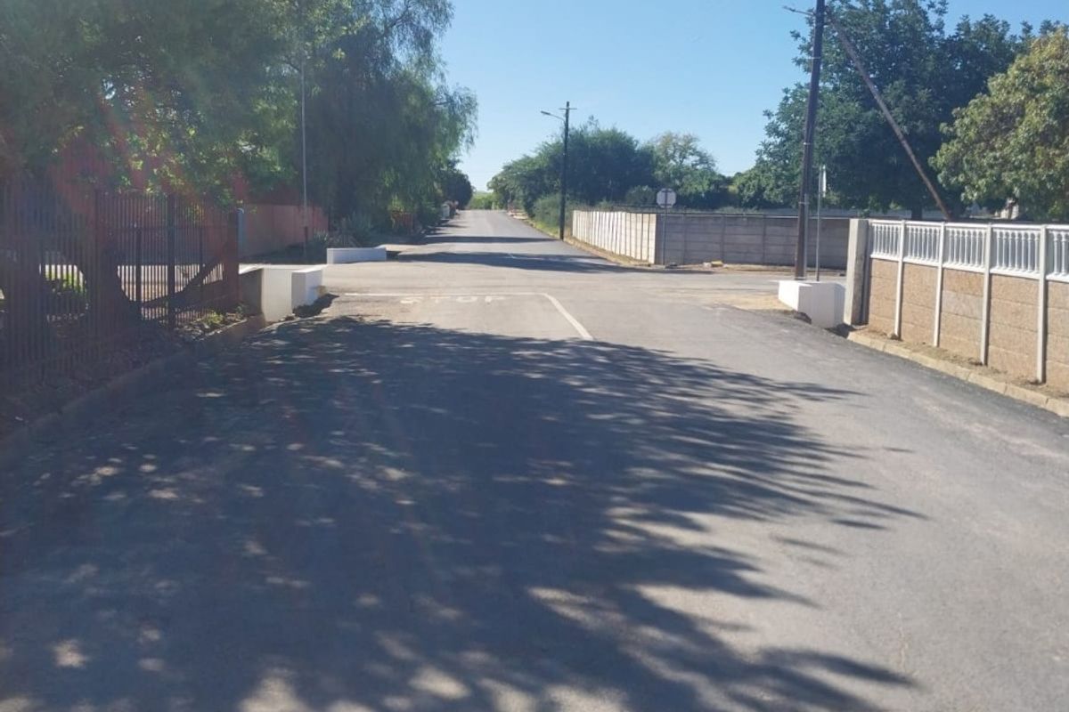 395 sqm business premises on a 1787 sqm erf  in Porterville - Photo 3