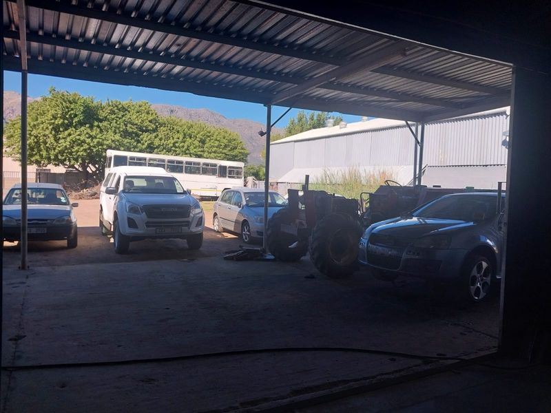 395 sqm business premises on a 1787 sqm erf  in Porterville - Photo 1