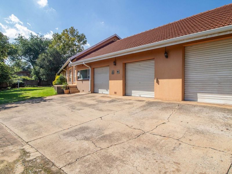 House For Sale in Glen Marais, Kempton Park - Photo 2