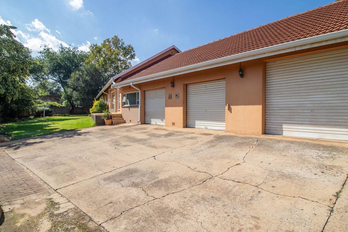 House For Sale in Glen Marais, Kempton Park - Photo 2