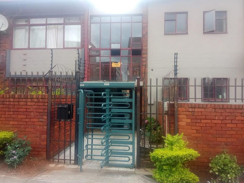 Apartment For Sale in Sunnyside, Pretoria - Photo 1