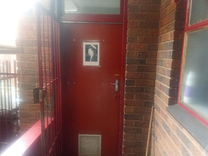 Apartment For Sale in Sunnyside, Pretoria - Photo 2