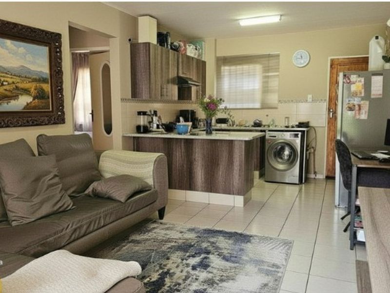 Spacious 2 bed Ground Floor Apartment For Sale in Boksburg R590 000 only - Photo 4