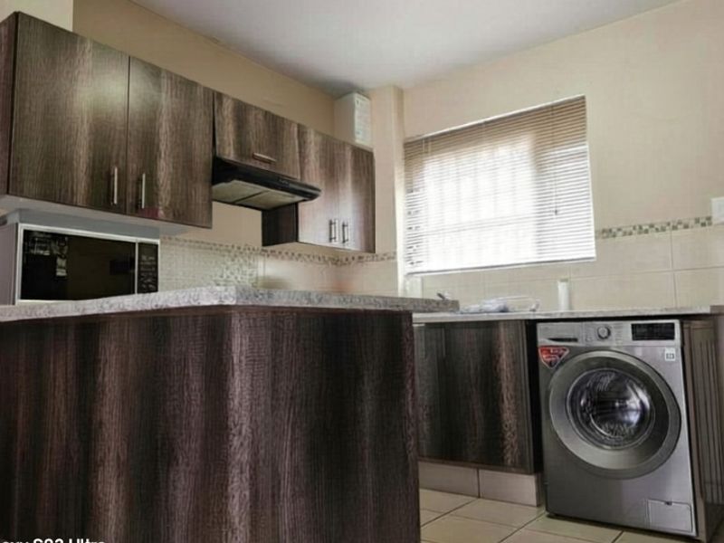 Spacious 2 bed Ground Floor Apartment For Sale in Boksburg R590 000 only - Photo 5