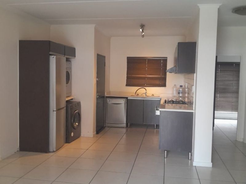 Apartment To Rent in Dainfern, Sandton - Photo 2