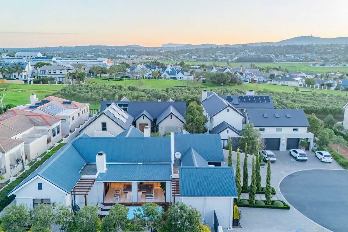 Refined Contemporary Luxury Home For Sale in Prestigious Graanendal Lifestyle Estate - Photo 2