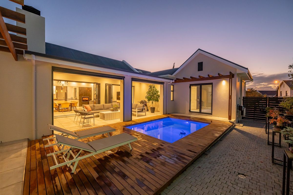 Refined Contemporary Luxury Home For Sale in Prestigious Graanendal Lifestyle Estate - Photo 3