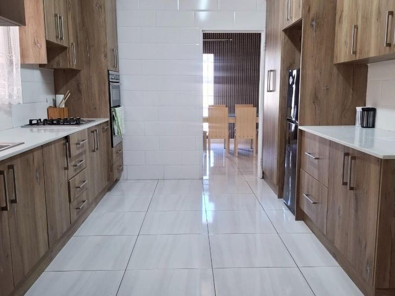 House To Rent in Summerstrand, Port Elizabeth - Photo 4