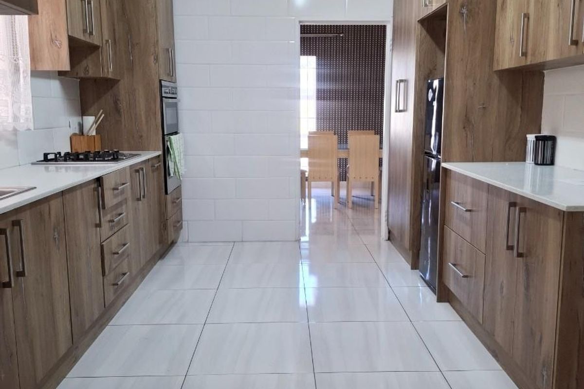 House To Rent in Summerstrand, Port Elizabeth - Photo 4
