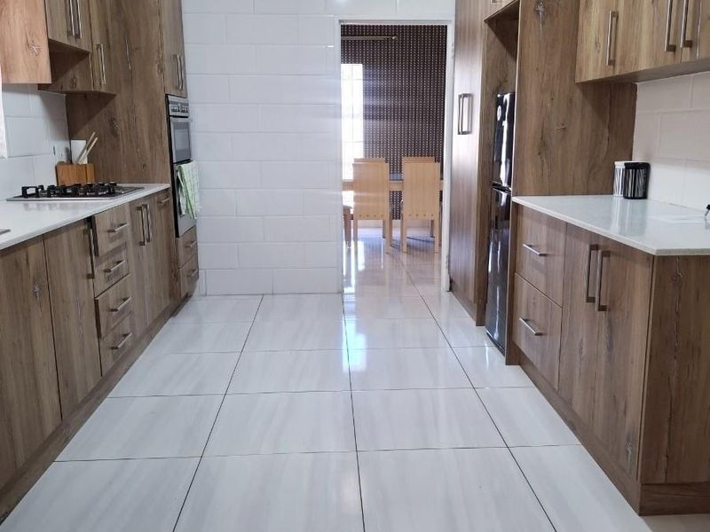 House To Rent in Summerstrand, Port Elizabeth - Photo 5