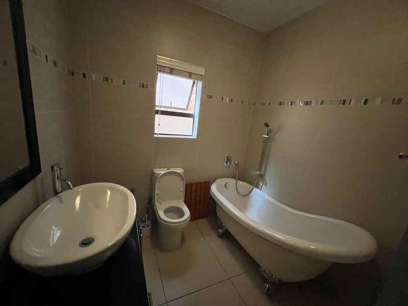 Apartment To Rent in Randburg Central, Randburg - Photo 2