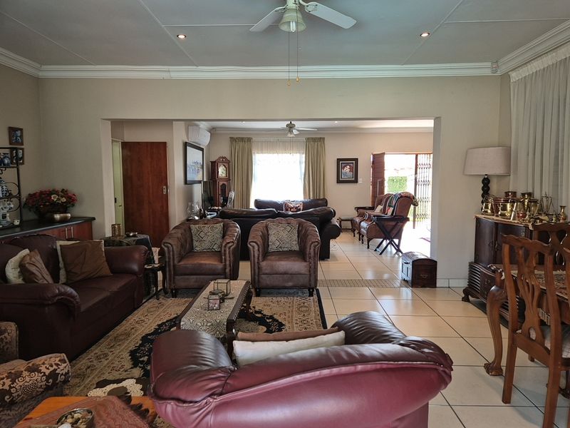 Exquisite Family Living in Heuwelsig Security Complex  in Baillie Park, Potchefstroom, North West - Photo 9