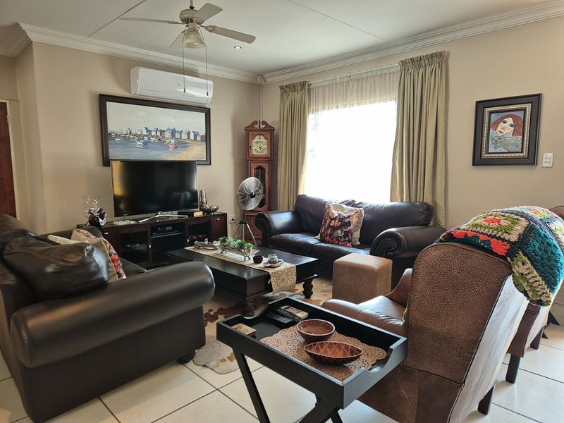 Exquisite Family Living in Heuwelsig Security Complex  in Baillie Park, Potchefstroom, North West - Photo 8