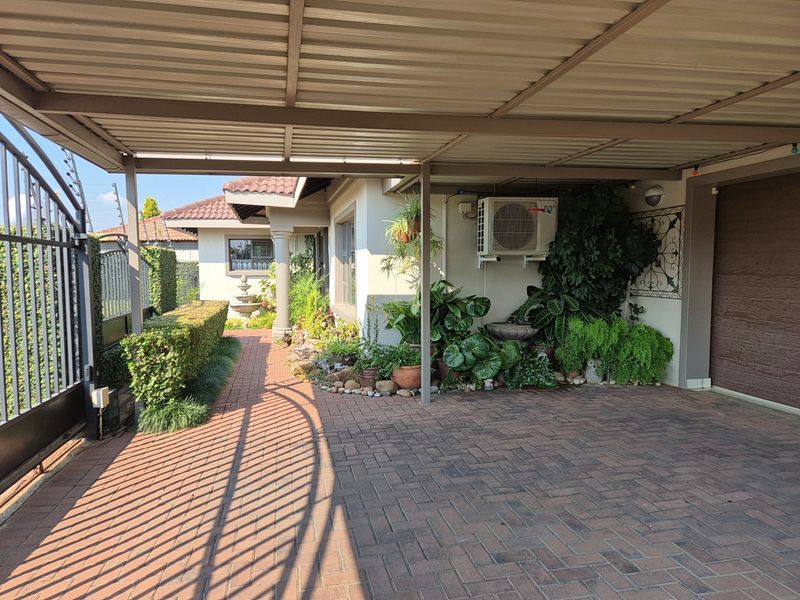 Exquisite Family Living in Heuwelsig Security Complex  in Baillie Park, Potchefstroom, North West - Photo 7