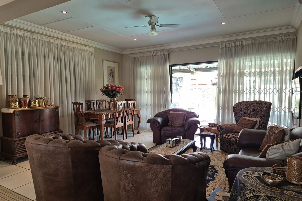 Exquisite Family Living in Heuwelsig Security Complex  in Baillie Park, Potchefstroom, North West - Photo 3