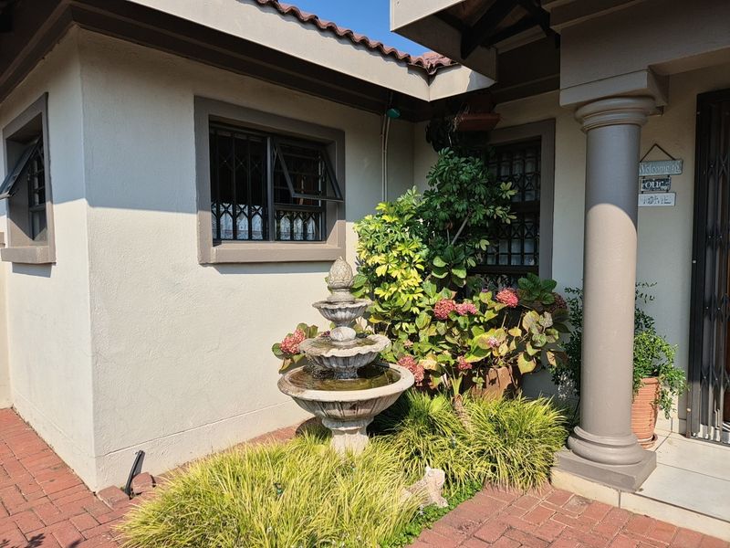 Exquisite Family Living in Heuwelsig Security Complex  in Baillie Park, Potchefstroom, North West - Photo 4