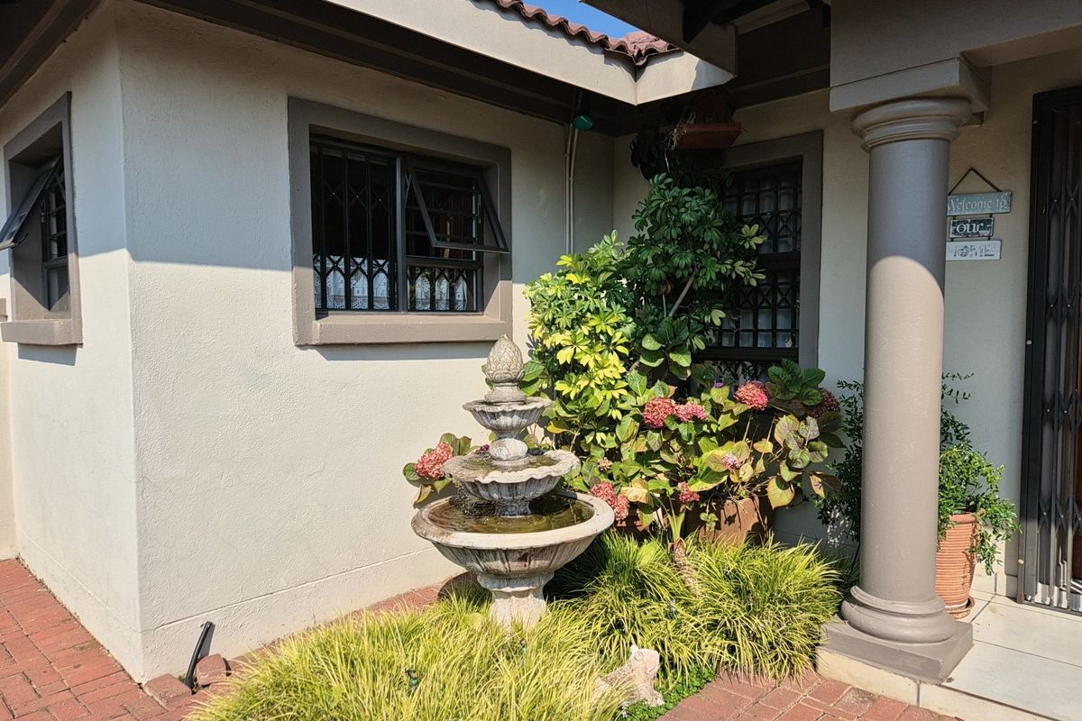 Exquisite Family Living in Heuwelsig Security Complex  in Baillie Park, Potchefstroom, North West - Photo 4