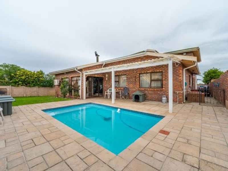 4 Bedroom Double-Storey Home with Sea Views, Pool and Borehole for Sale in Wavecrest, Jeffreys Bay - Photo 1