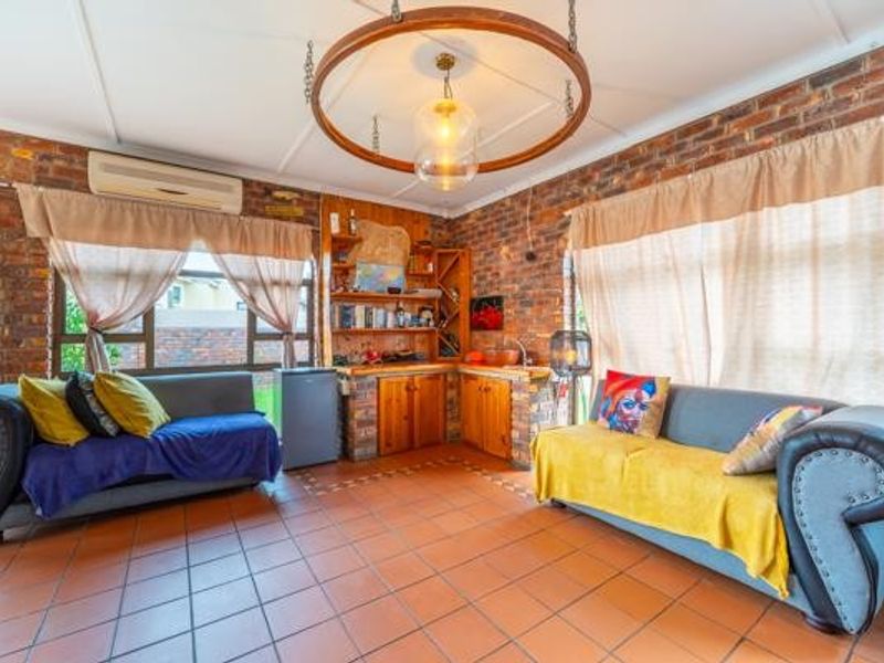4 Bedroom Double-Storey Home with Sea Views, Pool and Borehole for Sale in Wavecrest, Jeffreys Bay - Photo 7