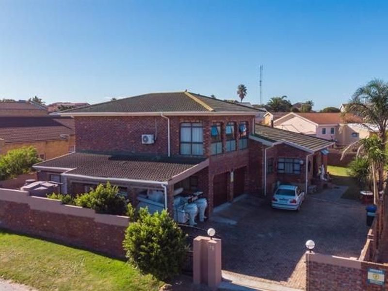 4 Bedroom Double-Storey Home with Sea Views, Pool and Borehole for Sale in Wavecrest, Jeffreys Bay - Photo 2