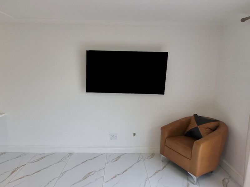 Luxury Fully Furnished 2 Bedroom Duplex in Secure Estate - Utilities, Wi-Fi Included | Century City - Photo 9