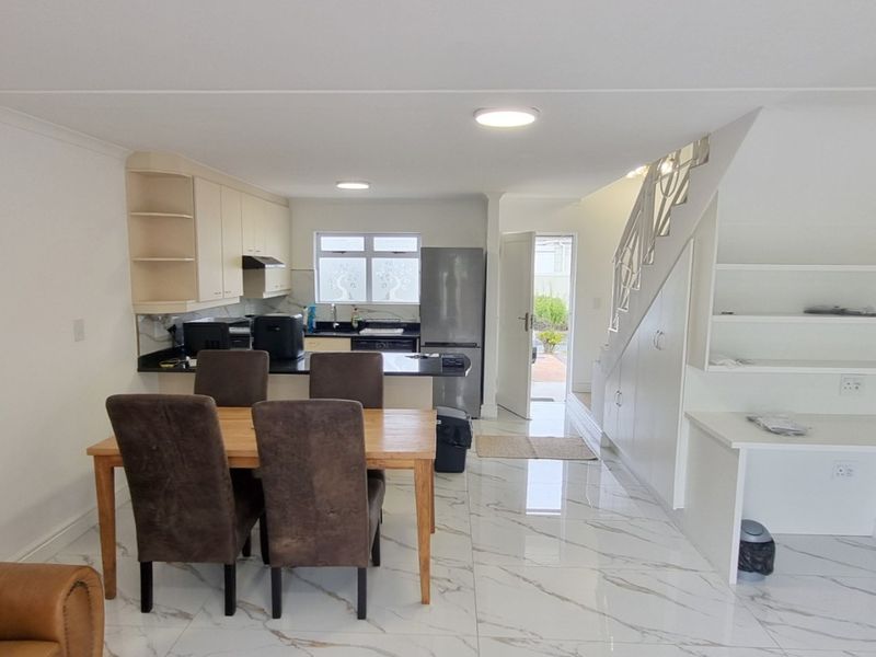 Luxury Fully Furnished 2 Bedroom Duplex in Secure Estate - Utilities, Wi-Fi Included | Century City - Photo 2